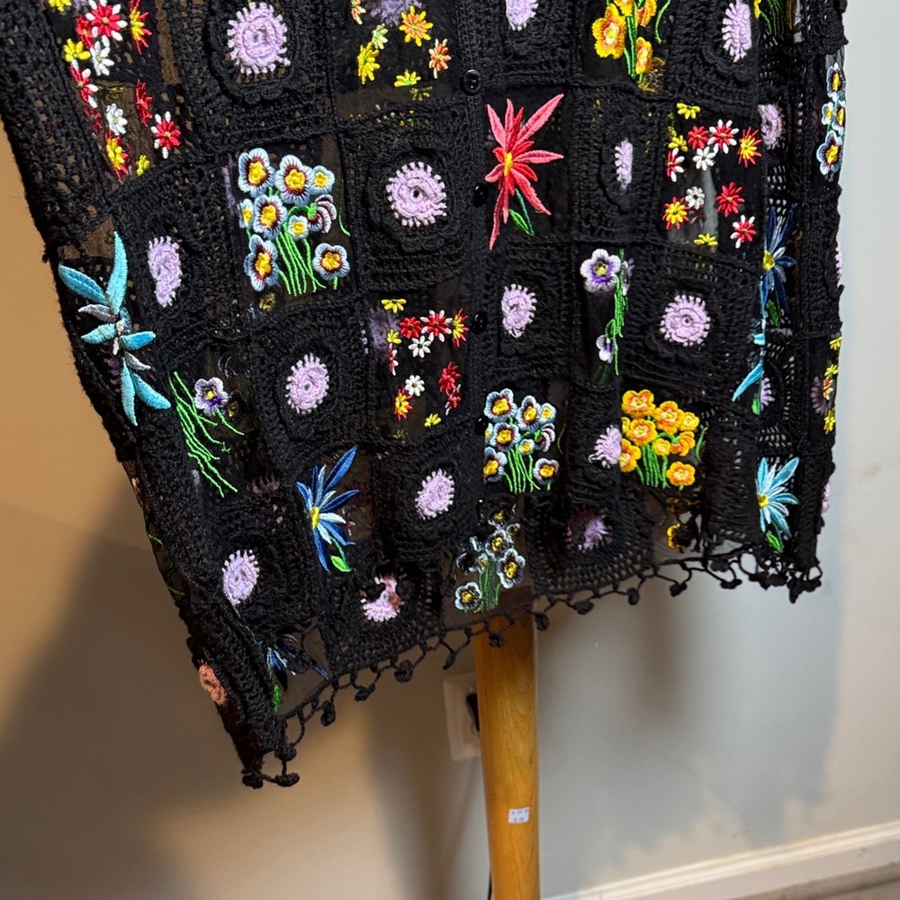 Vintage 90s Vibrant Floral Crochet Blouse - Picture 5 of 6